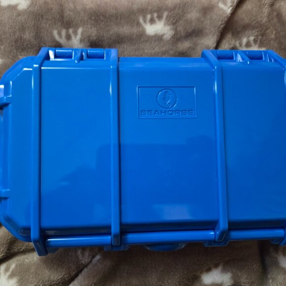 Seahorse Waterproof Locking Box w/Bottles - Picture 2 of 6